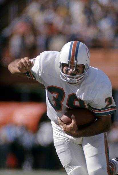 Running back Larry Csonka of the Miami Dolphins carries the ball News  Photo - Getty Images