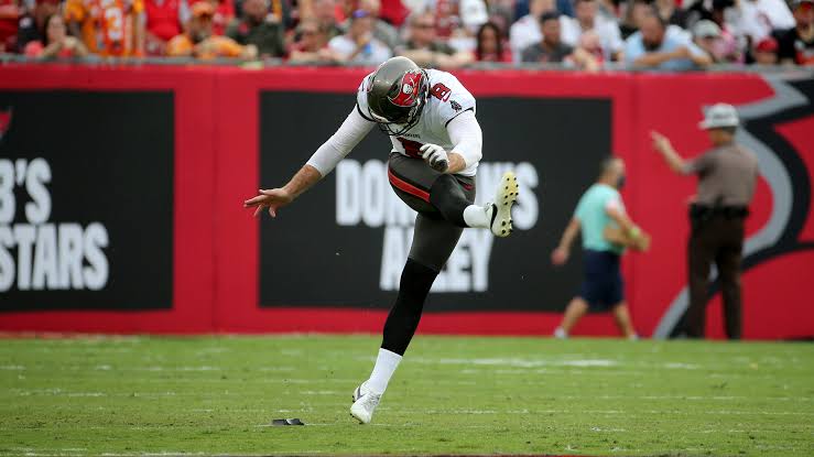 Miami Dolphins punter Sterling Hofrichter (59) watches his punt